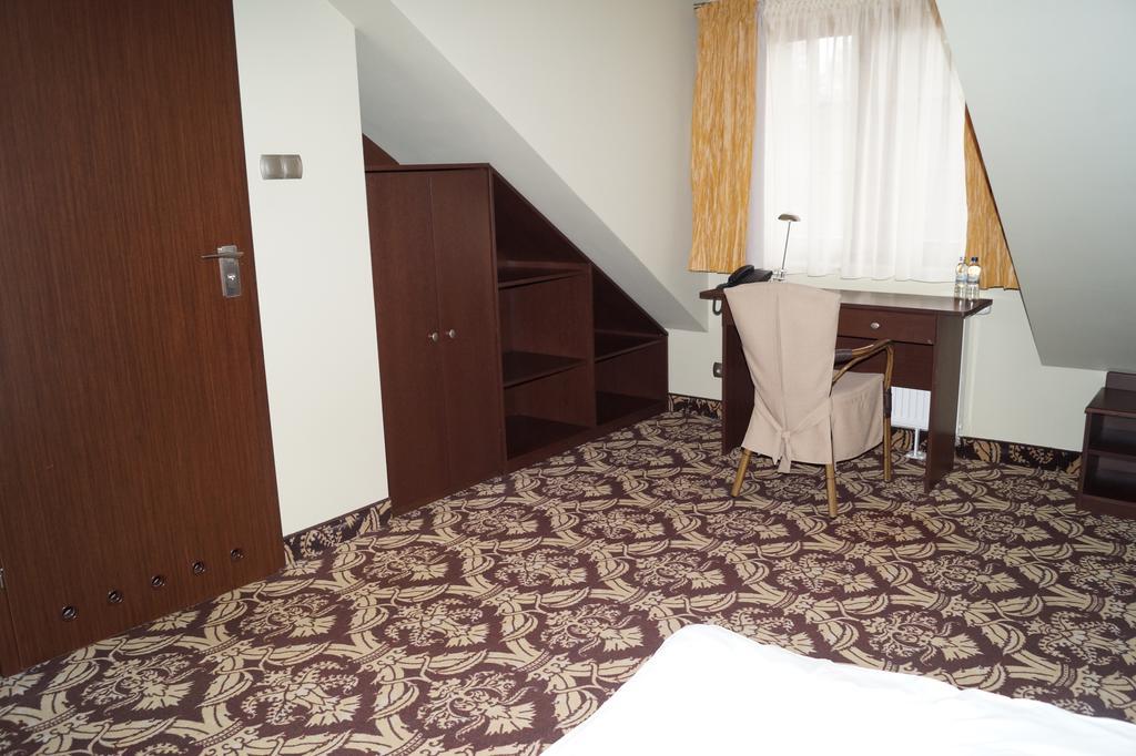 Hotel Sloneczny Brzeg Biskupiec  Oda fotoğraf